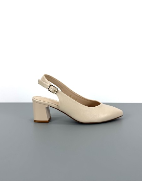 Czółenka bez pięty cieliste...