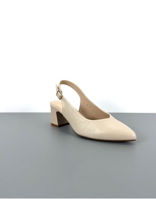 Czółenka bez pięty cieliste...