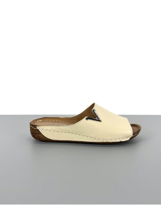 Klapki skórzane beżowe | 14512