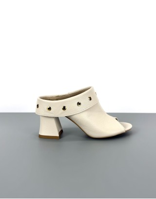 Wyjątkowe klapki kremowe...