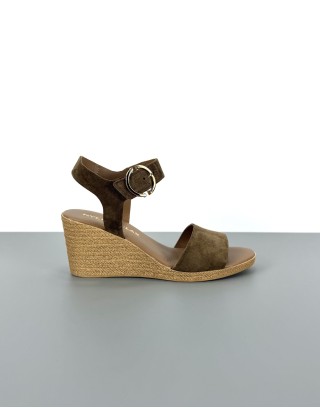 Ryłko sandały na koturnie...