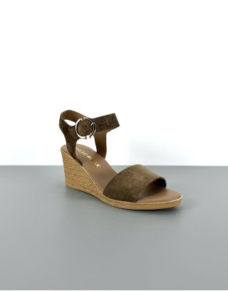 Ryłko sandały na koturnie...