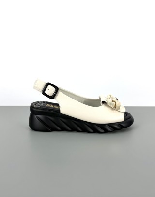 Sandały na koturnie...