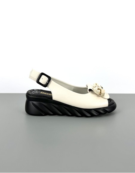 Sandały na koturnie...